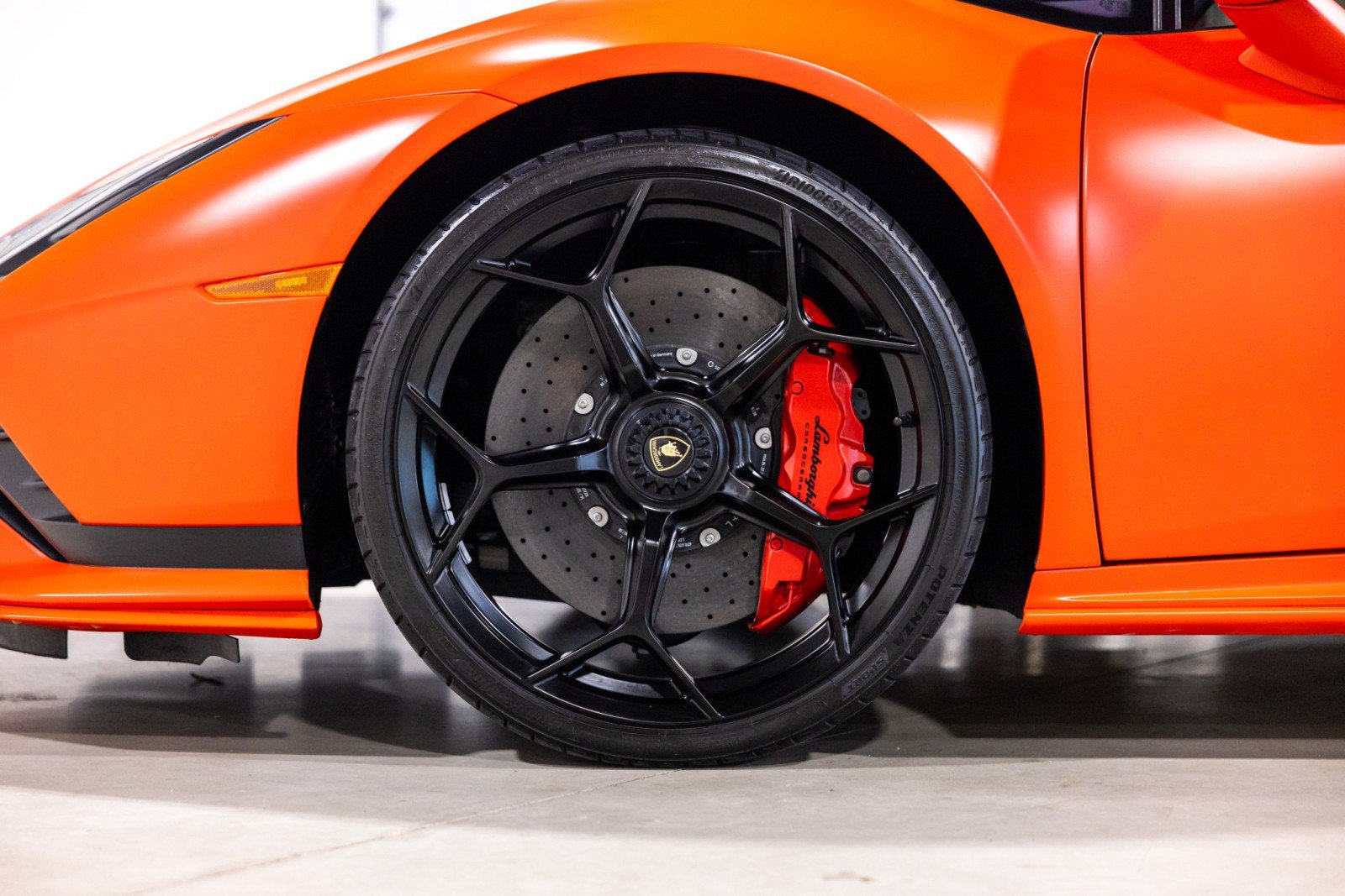 Used 2023 Lamborghini Huracan Tecnica RWD image 21