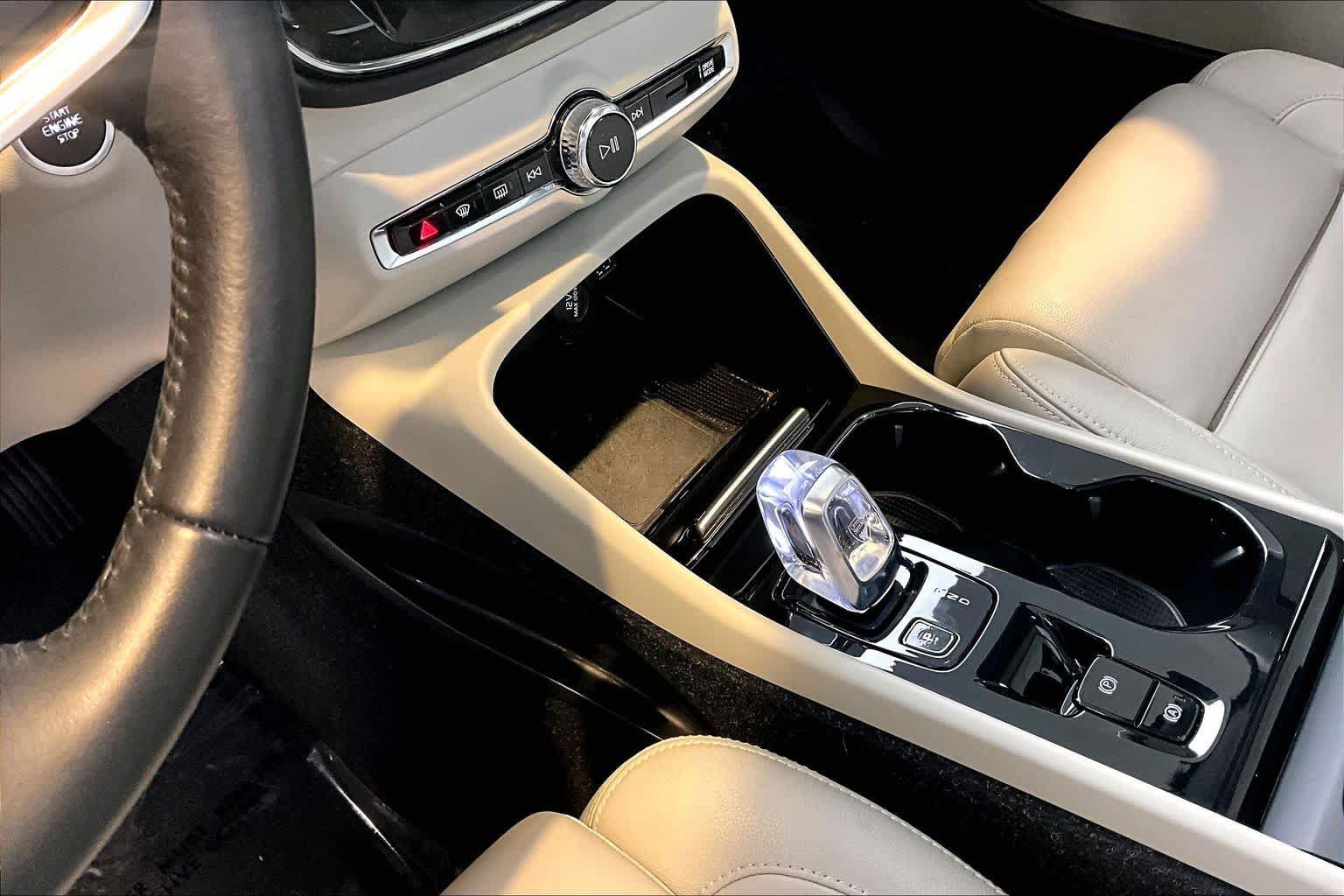 Used 2020 Volvo XC40 T5 Inscription AWD/4WD image 17