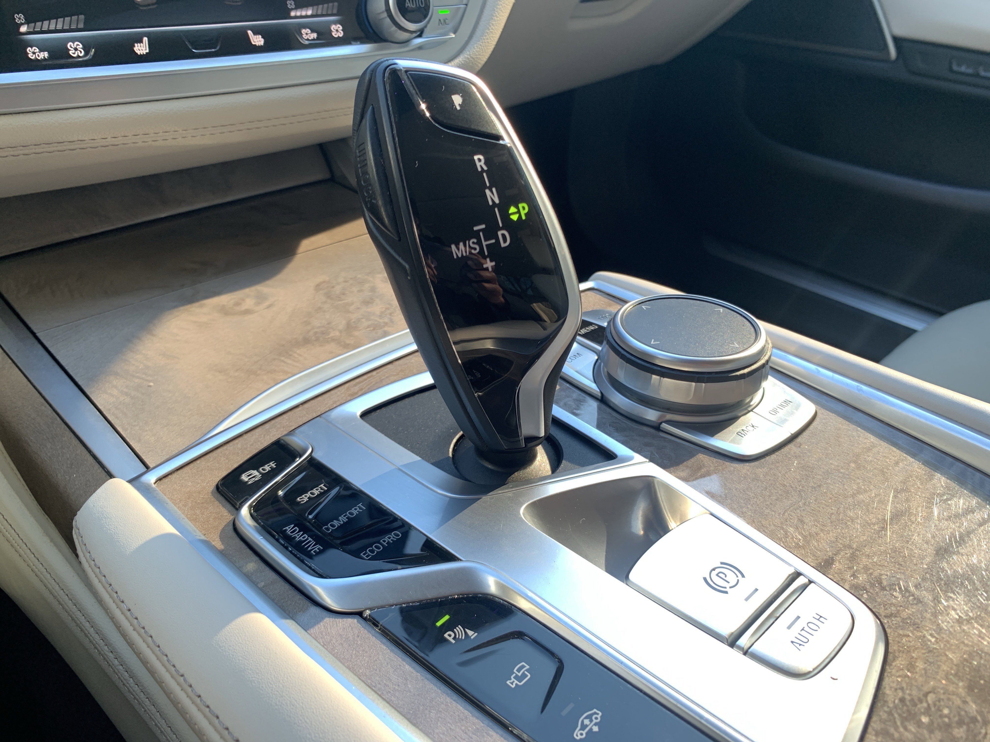 Used 2020 BMW 740i w/ Premium Package image 26