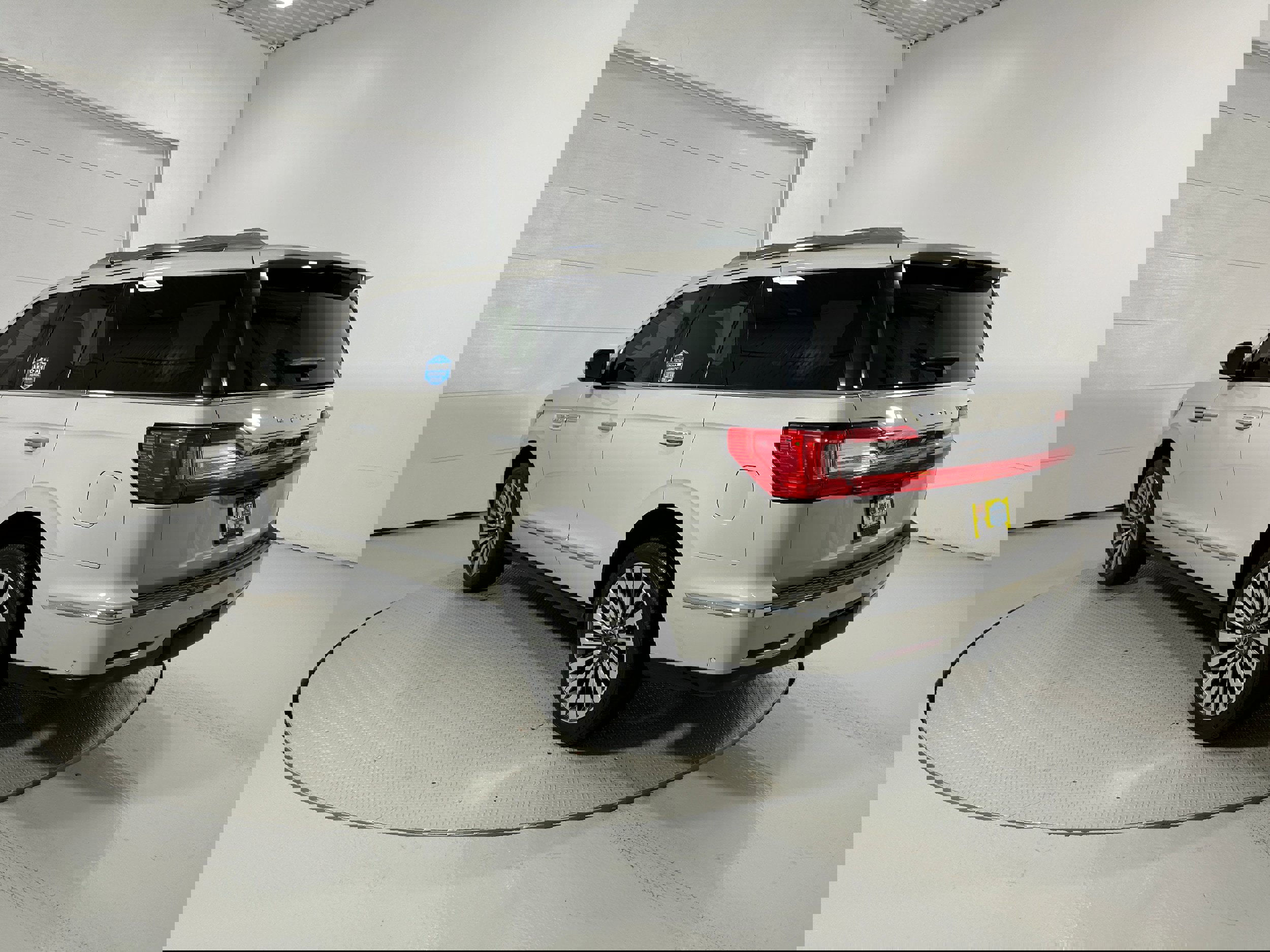 Used 2019 Lincoln Navigator Reserve image 22