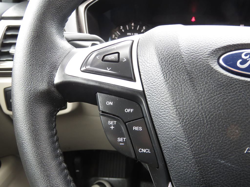 Used 2017 Ford Fusion SE image 21