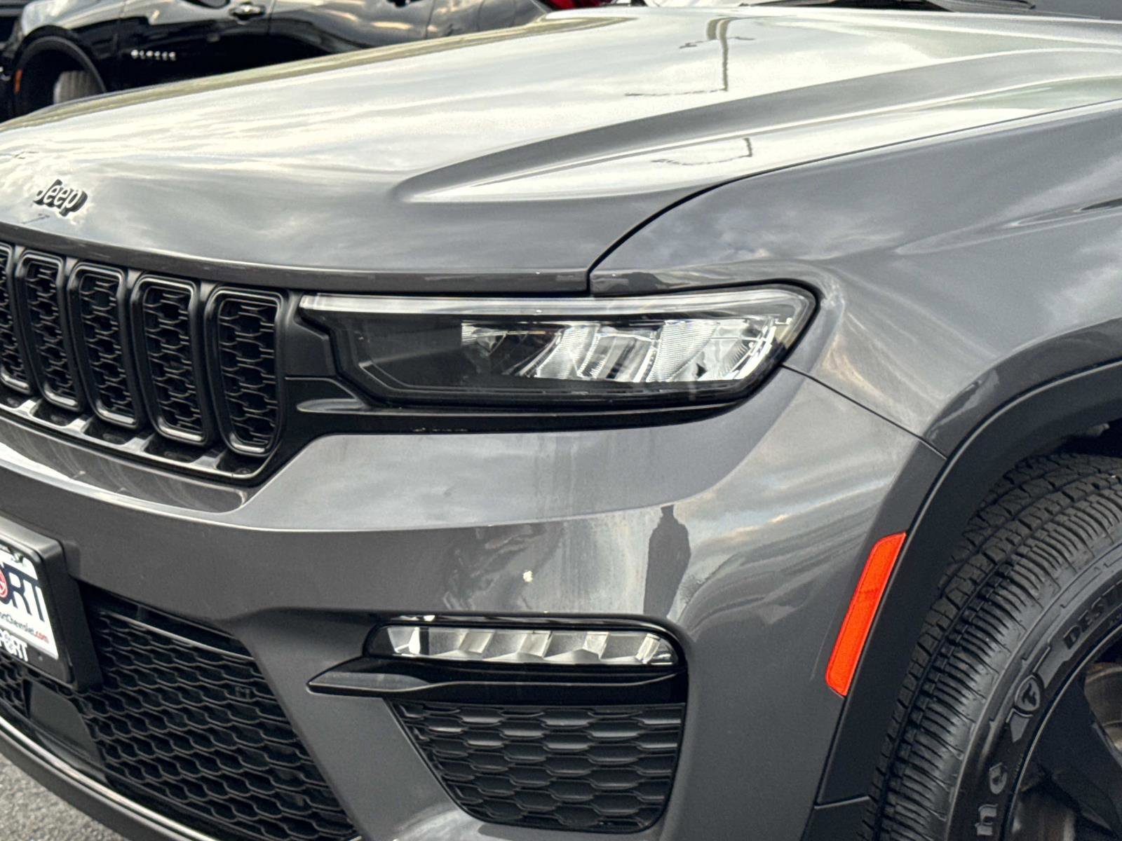 Used 2024 Jeep Grand Cherokee Limited w/ Black Appearance Package image 27