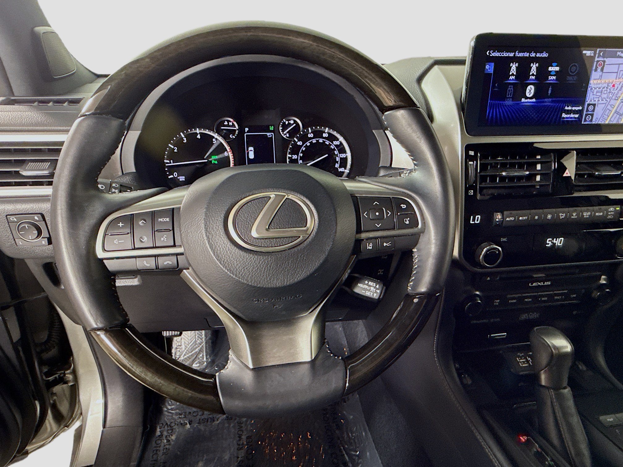 Used 2023 Lexus GX 460 Premium w/ Accessory Package AWD/4WD image 11