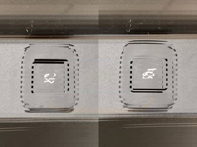 Used 2025 Land Rover Range Rover Long Wheelbase Autobiography image 31