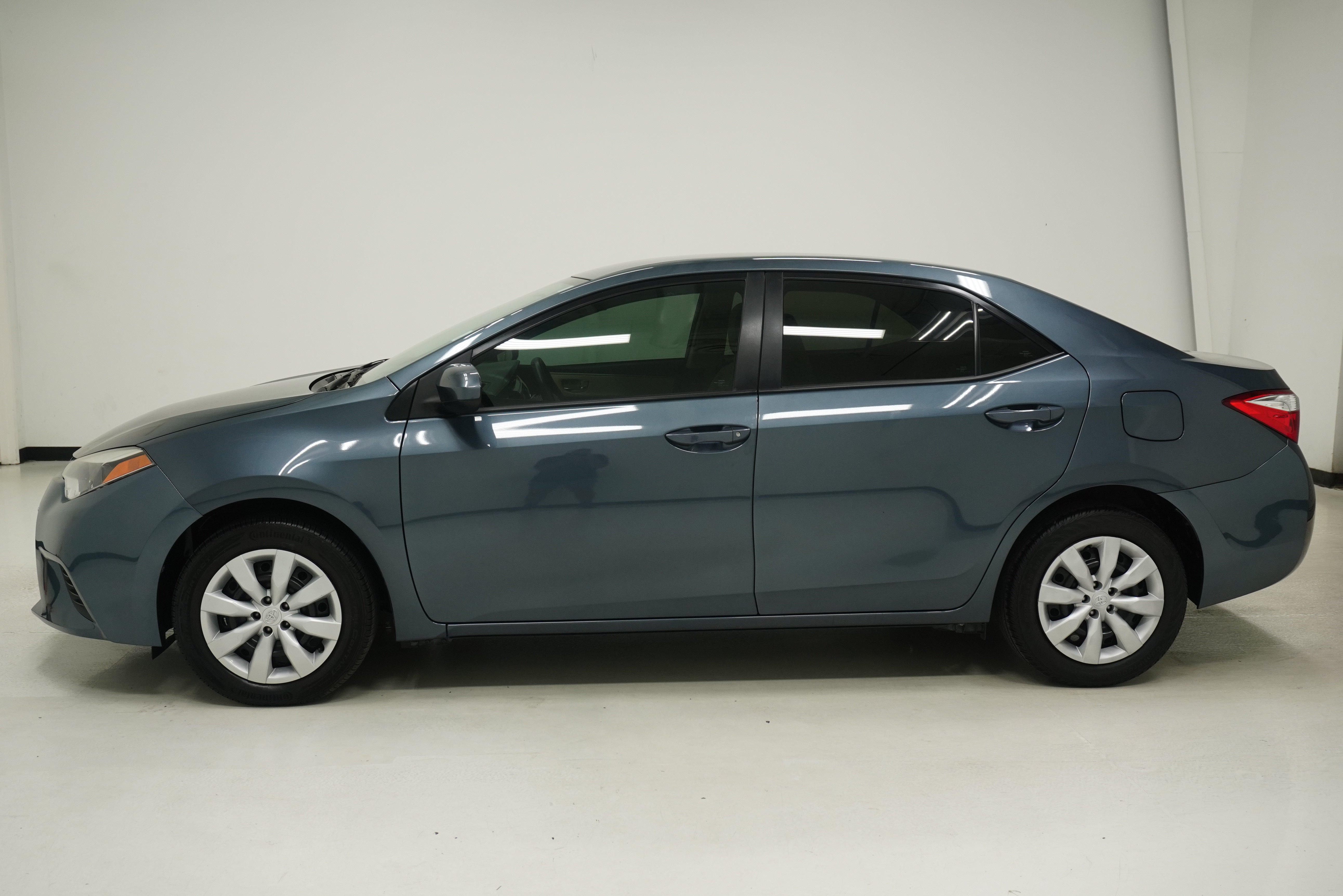 Used 2014 Toyota Corolla LE FWD image 7