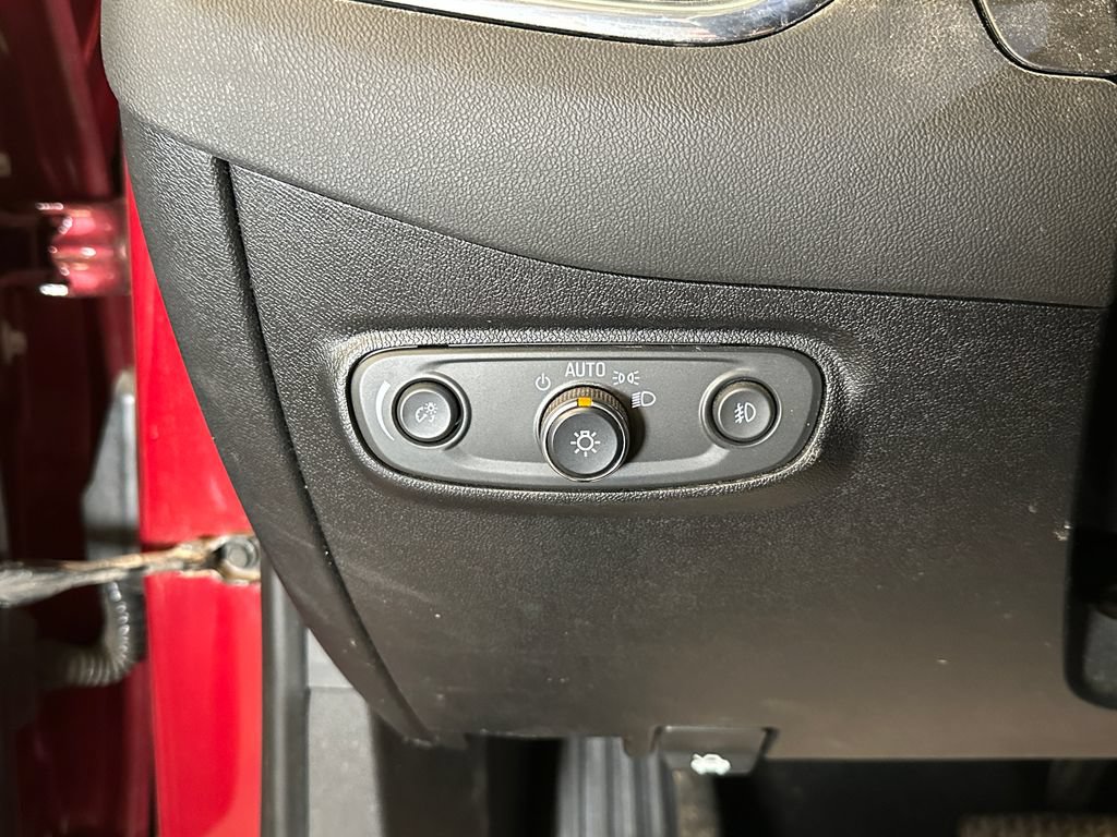 Used 2018 Chevrolet Equinox Premier AWD/4WD image 18