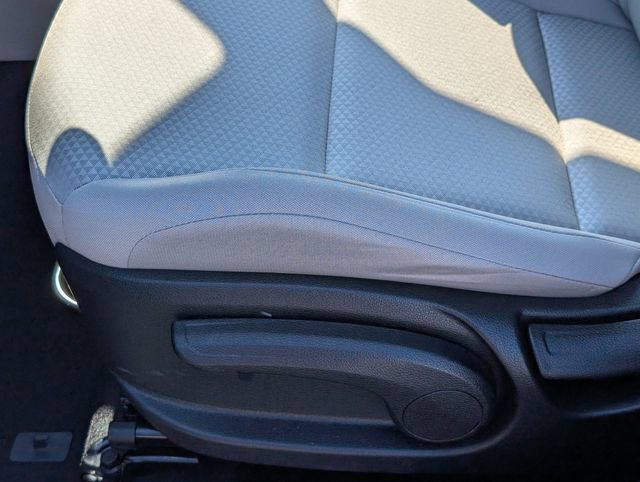 Used 2025 Kia Soul LX w/ LX Technology Package FWD image 14