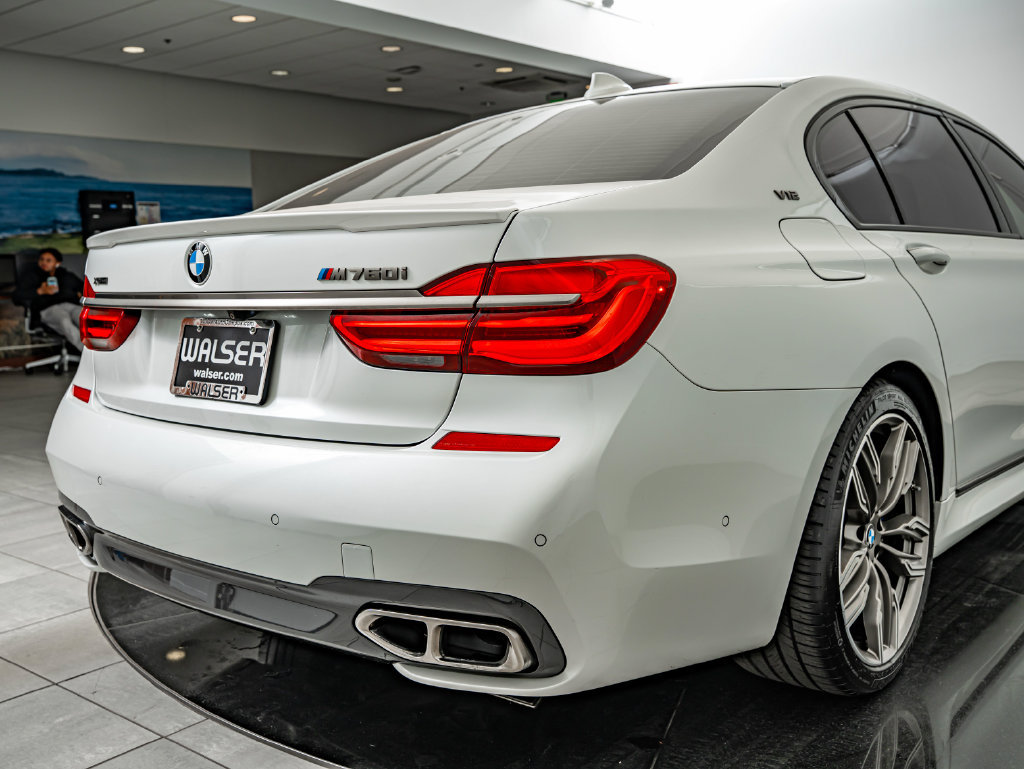 Used 2019 BMW M760i xDrive w/ Luxury Rear Seating Package AWD/4WD image 17