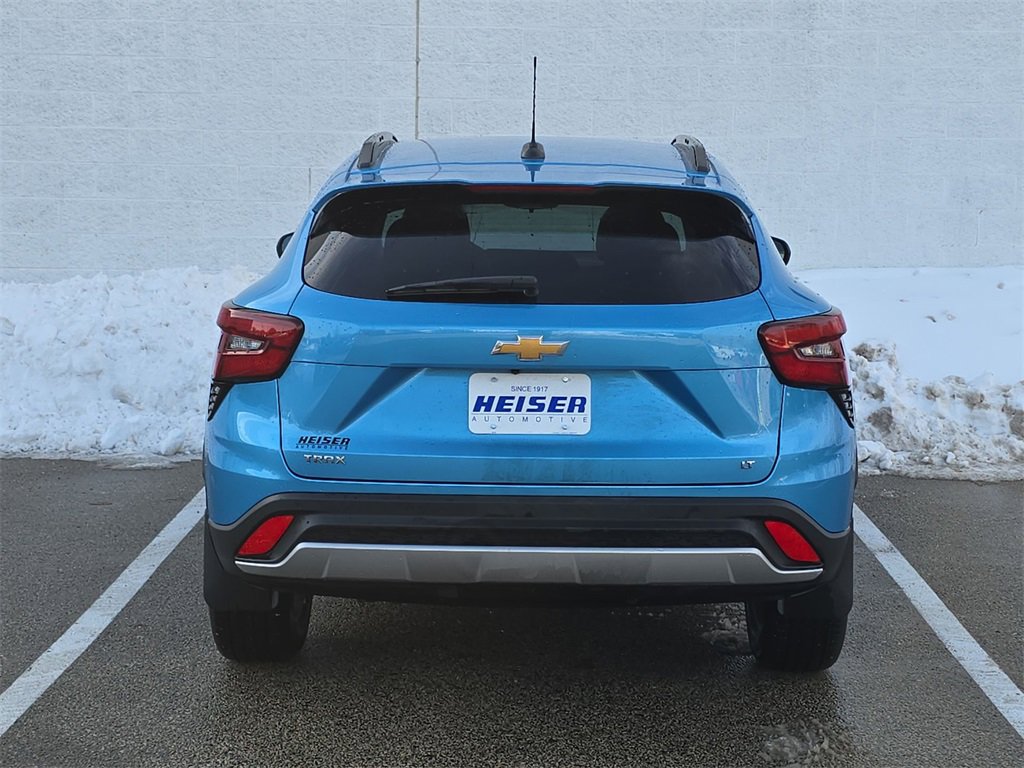 Used 2025 Chevrolet Trax LT w/ Driver Confidence Package image 12