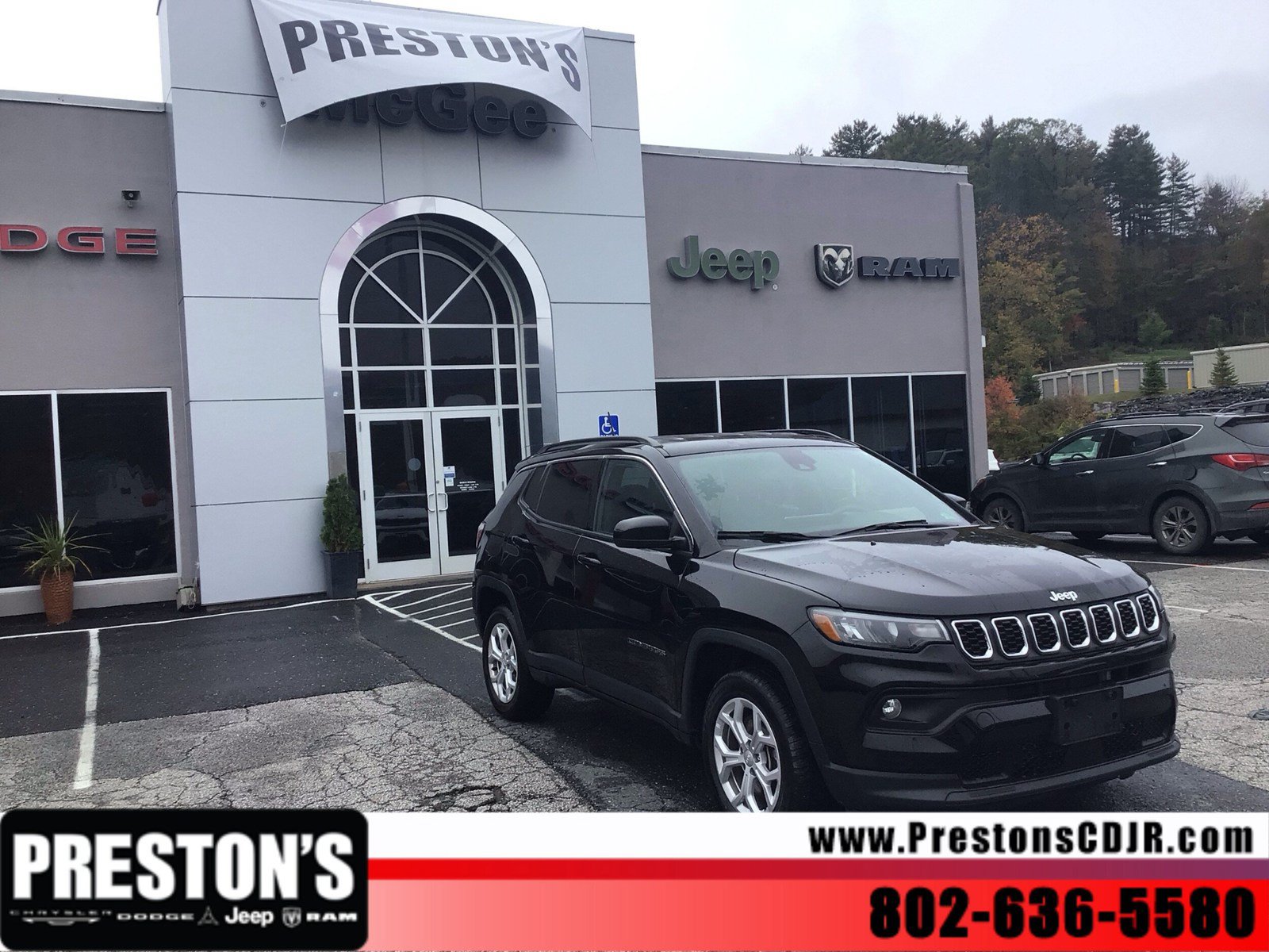 Used 2024 Jeep Compass Latitude AWD/4WD image 9