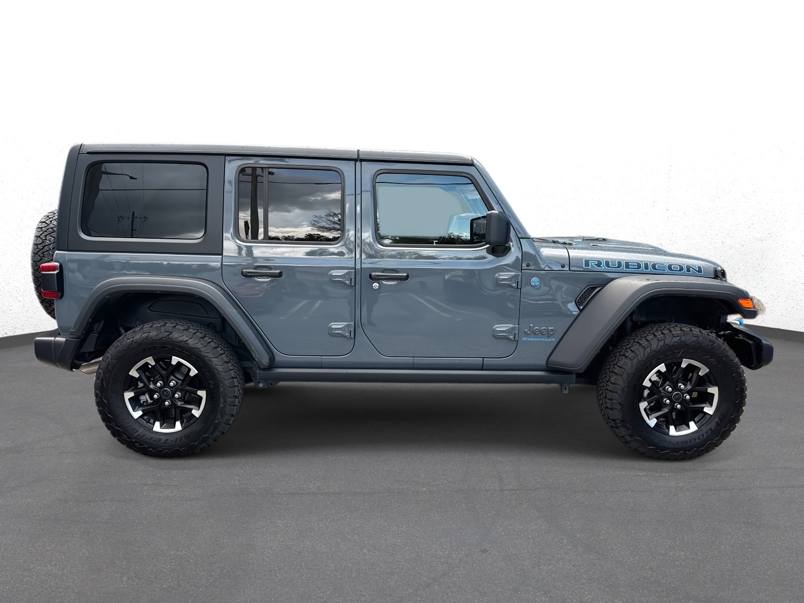 Used 2025 Jeep Wrangler Unlimited Rubicon 4xe image 2