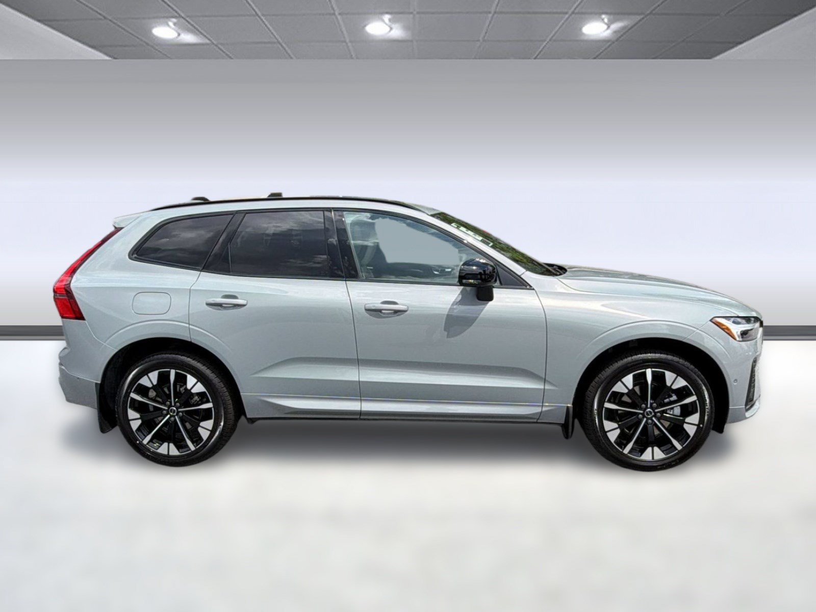 New 2026 Volvo XC60 B5 Plus w/ Climate Package AWD/4WD image 8