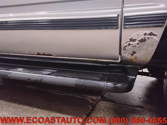 Used 1999 Chevrolet Suburban 4WD w/ Preferred Equipment Group 3 image 18