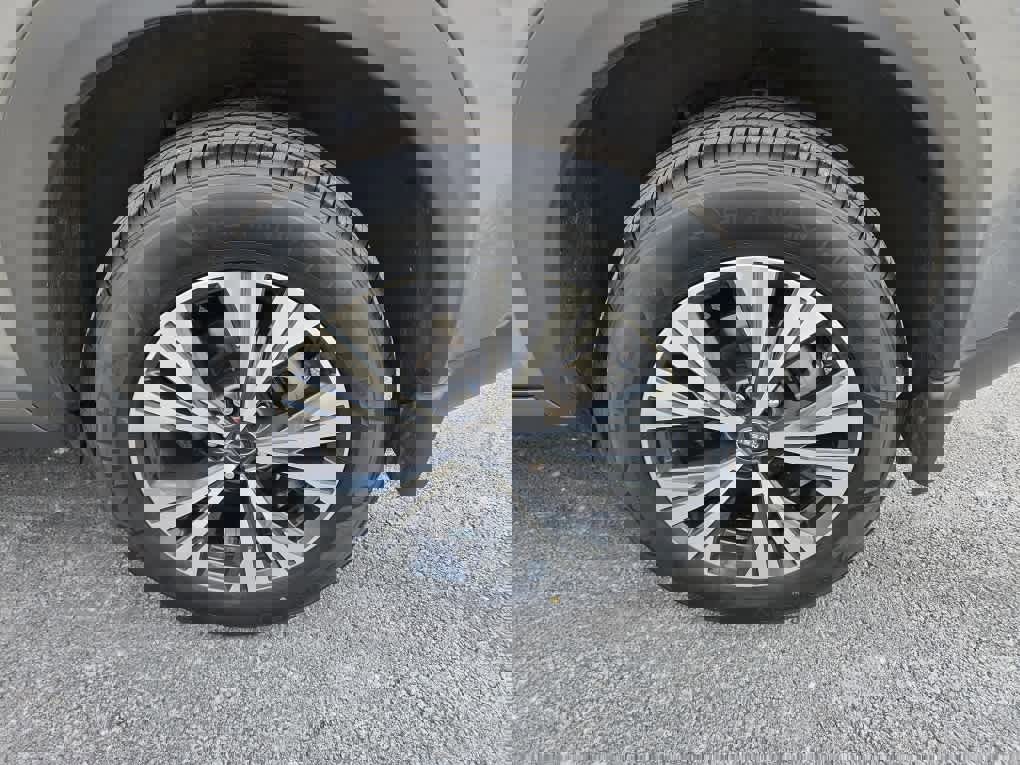 Used 2023 Nissan Rogue SV w/ SV Premium Package image 11