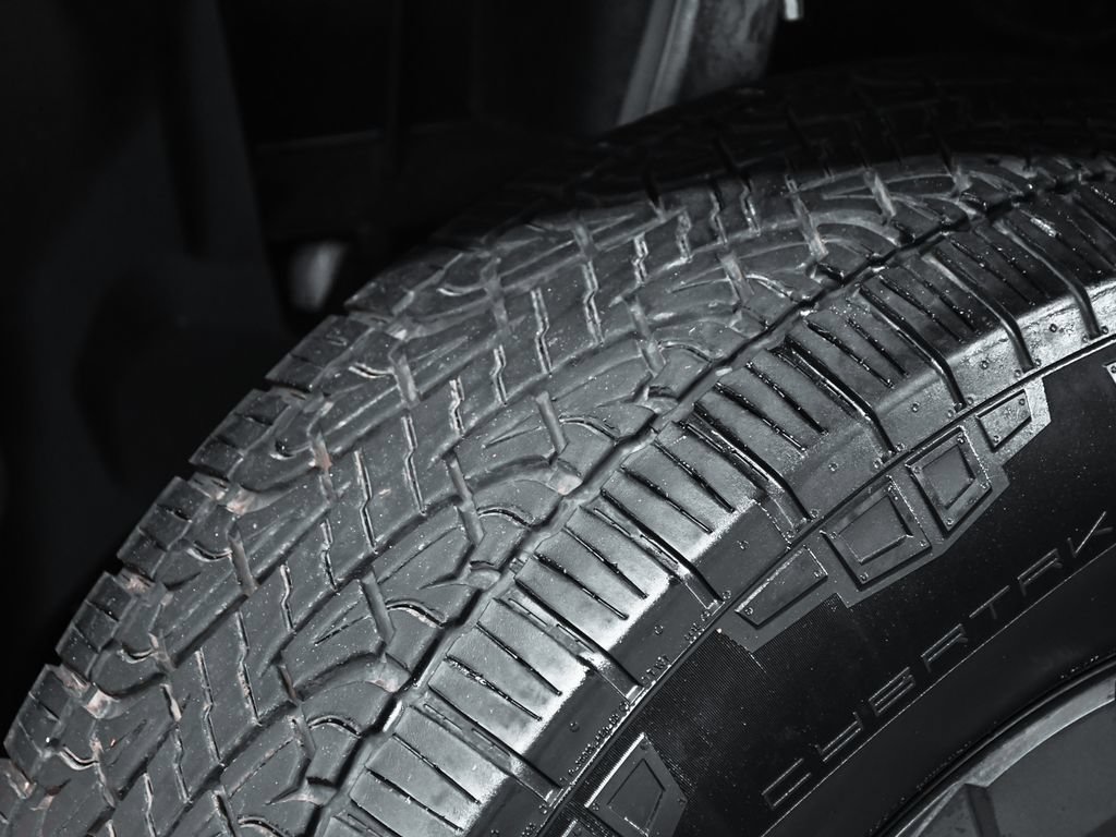 Used 2025 Tesla Cybertruck AWD Crew Cab image 89