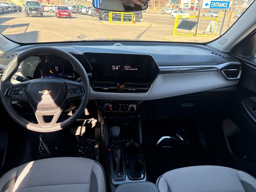 Used 2025 Chevrolet TrailBlazer LT w/ Driver Confidence Package image 12