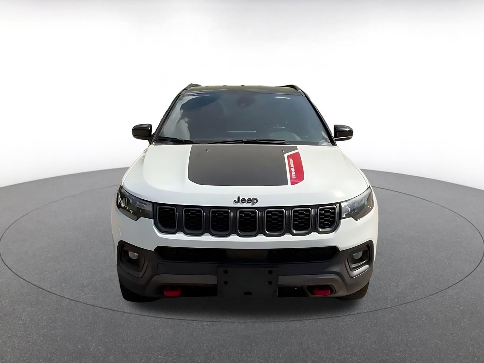 Used 2025 Jeep Compass Trailhawk w/ Trailer Tow Group AWD/4WD image 4