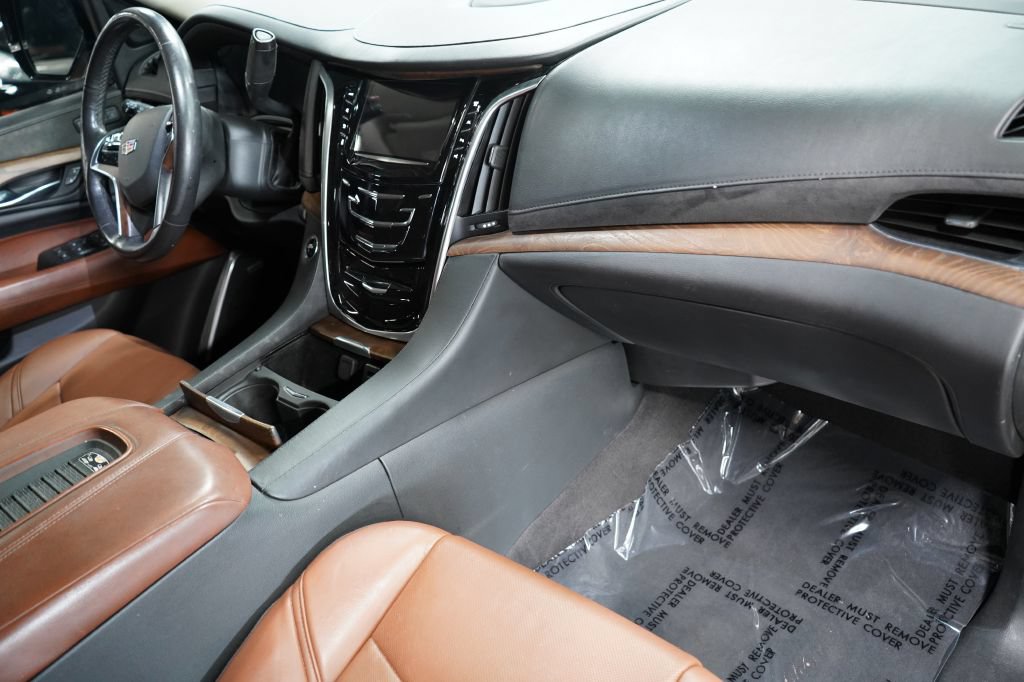 Used 2020 Cadillac Escalade Premium Luxury RWD image 26