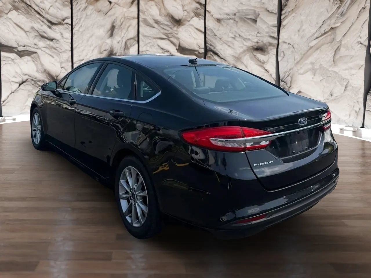 Used 2017 Ford Fusion SE FWD image 5