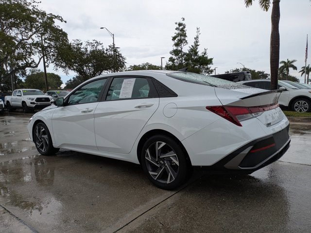 Used 2025 Hyundai Elantra Sport image 6