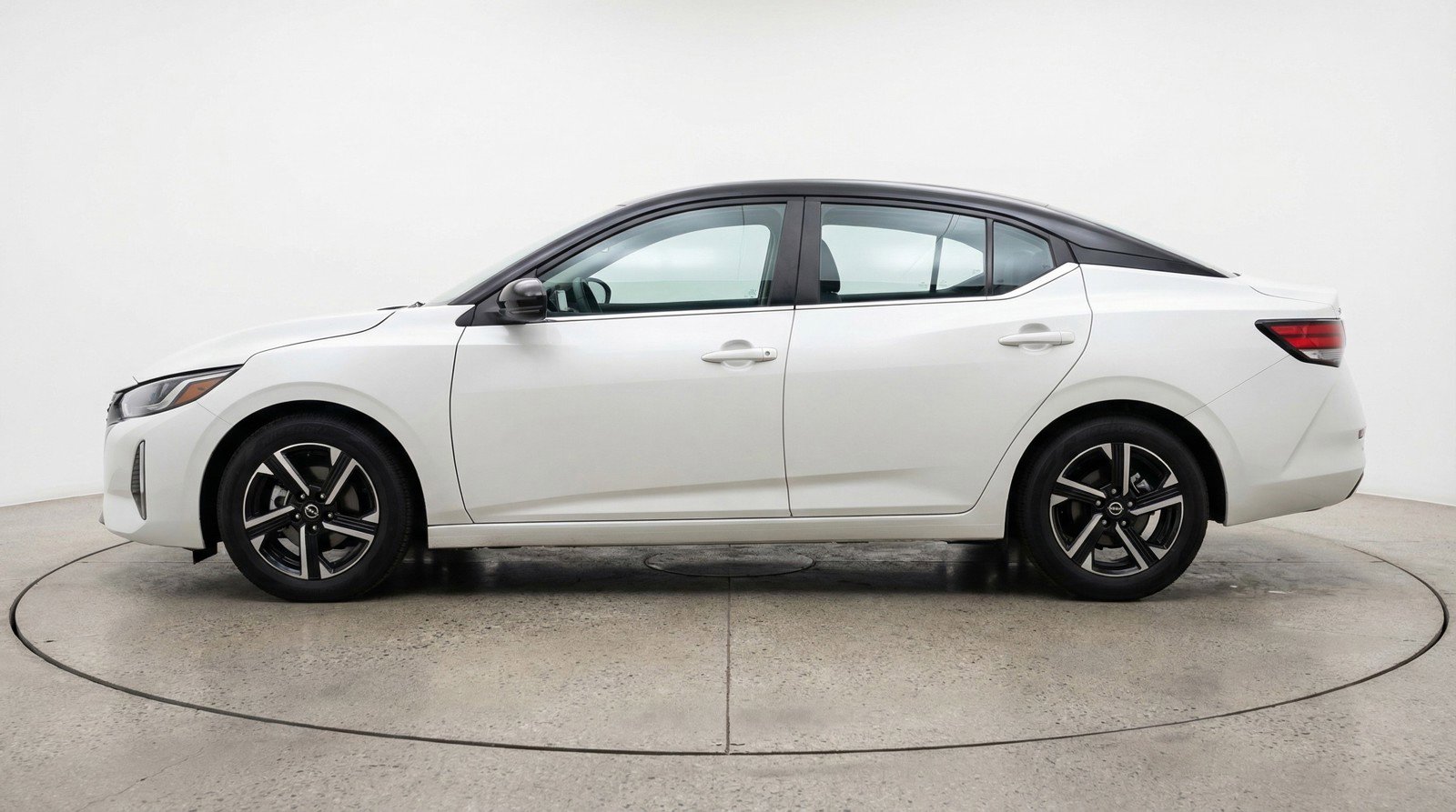 Used 2025 Nissan Sentra SV FWD image 5