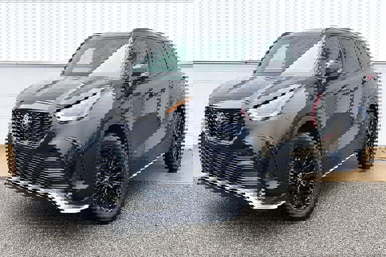 Used 2025 Toyota Highlander XSE image 2