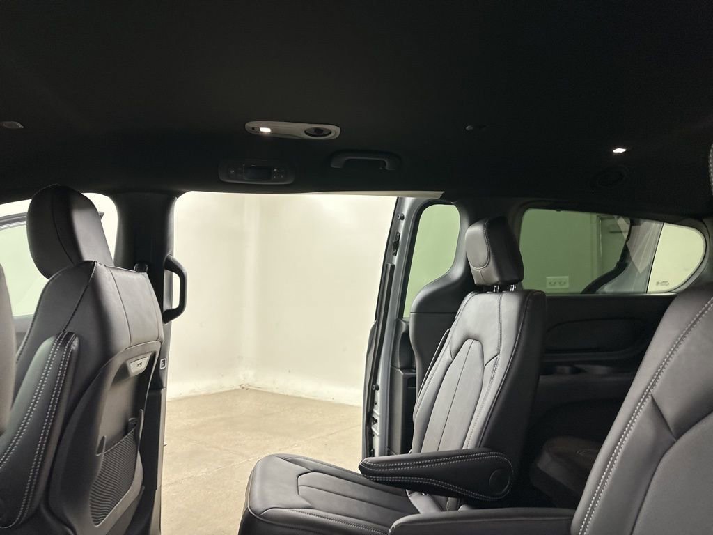 New 2026 Chrysler Pacifica Select image 27