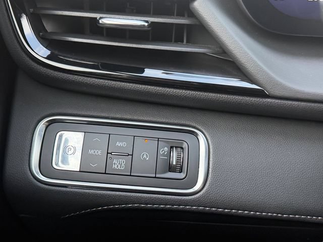 Used 2025 Buick Enclave Avenir w/ Super Cruise Package AWD/4WD image 31