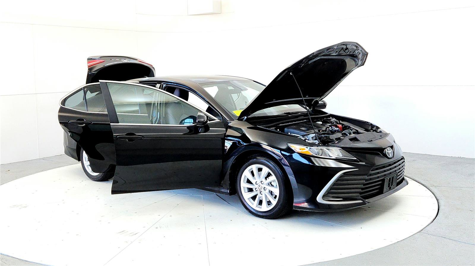 Used 2023 Toyota Camry LE FWD image 12