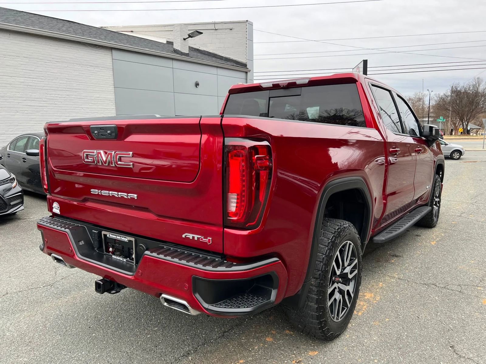 Used 2023 GMC Sierra 1500 AT4 w/ AT4 Premium Package image 4
