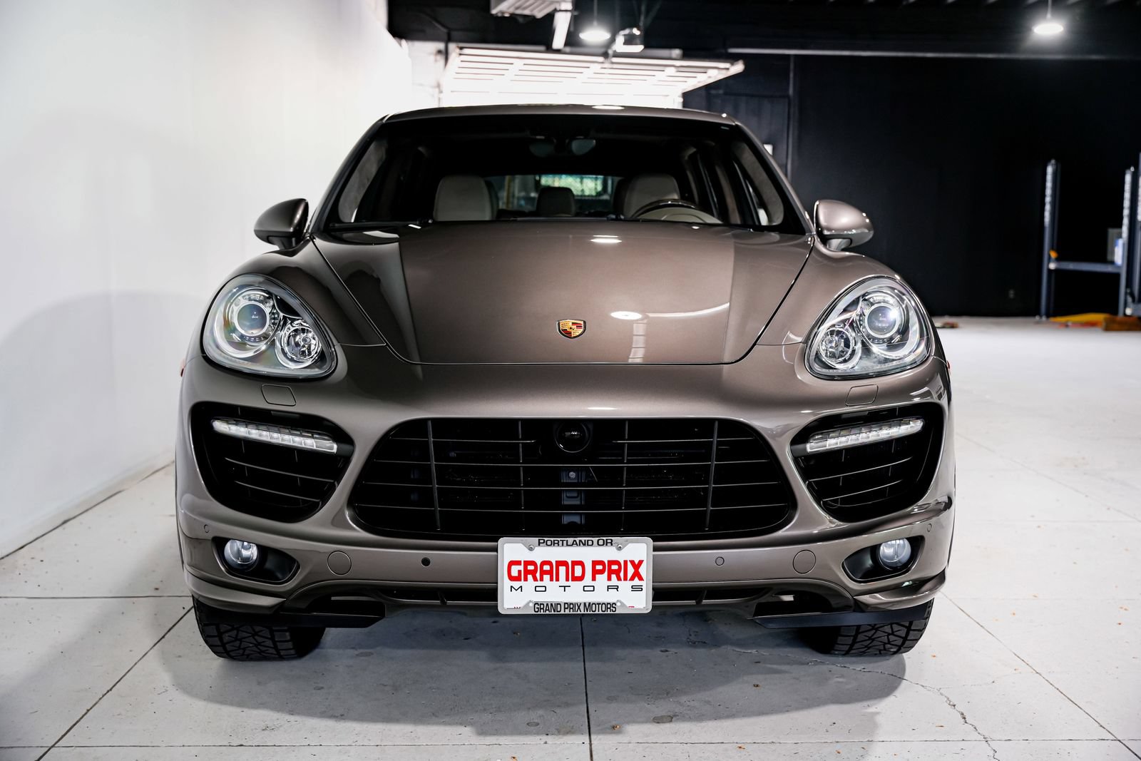 Used 2013 Porsche Cayenne Turbo AWD/4WD image 5