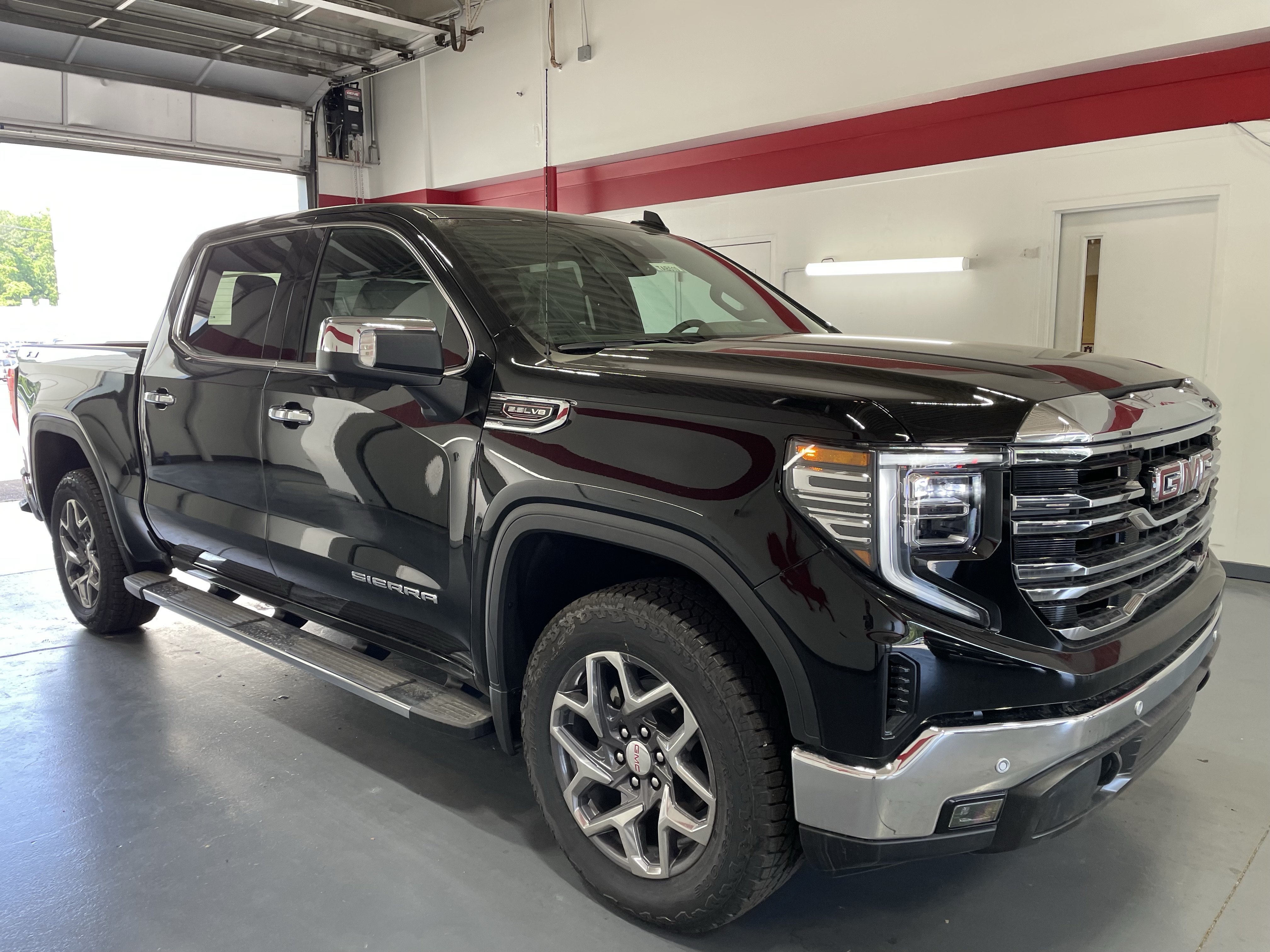 New 2026 GMC Sierra 1500 SLT w/ SLT Premium Plus Package AWD/4WD image 3