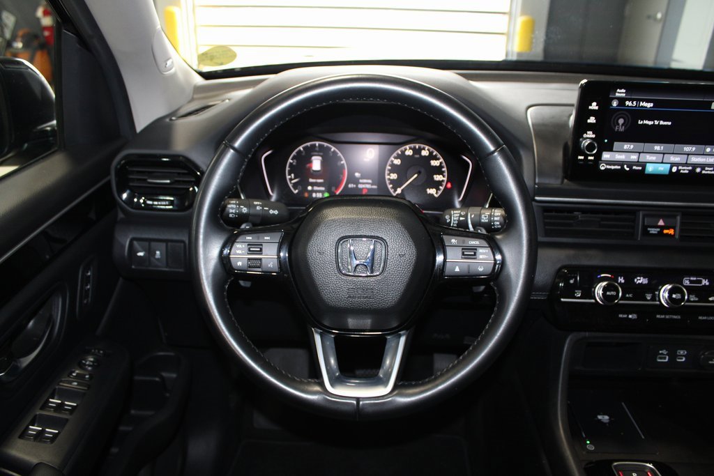 Used 2025 Honda Pilot Touring image 21