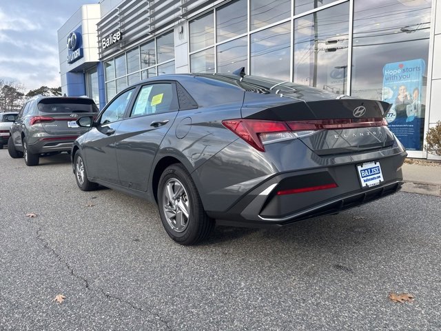 Certified 2025 Hyundai Elantra SE image 9