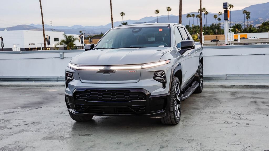 Used 2025 Chevrolet Silverado EV RST AWD/4WD image 4