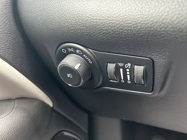Used 2026 Jeep Compass Limited AWD/4WD image 17