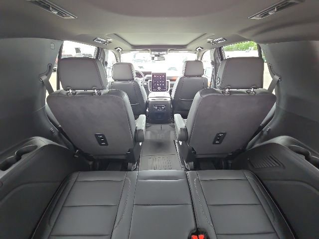 Used 2025 GMC Yukon Denali w/ Sun & Power Step Package AWD/4WD image 15