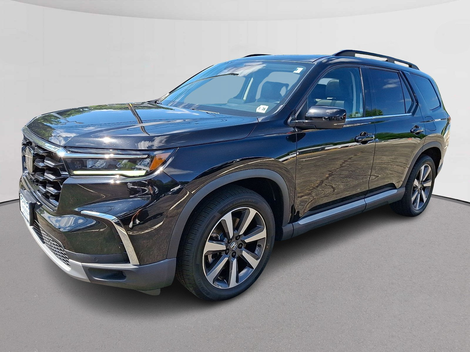 Used 2023 Honda Pilot Touring image 5