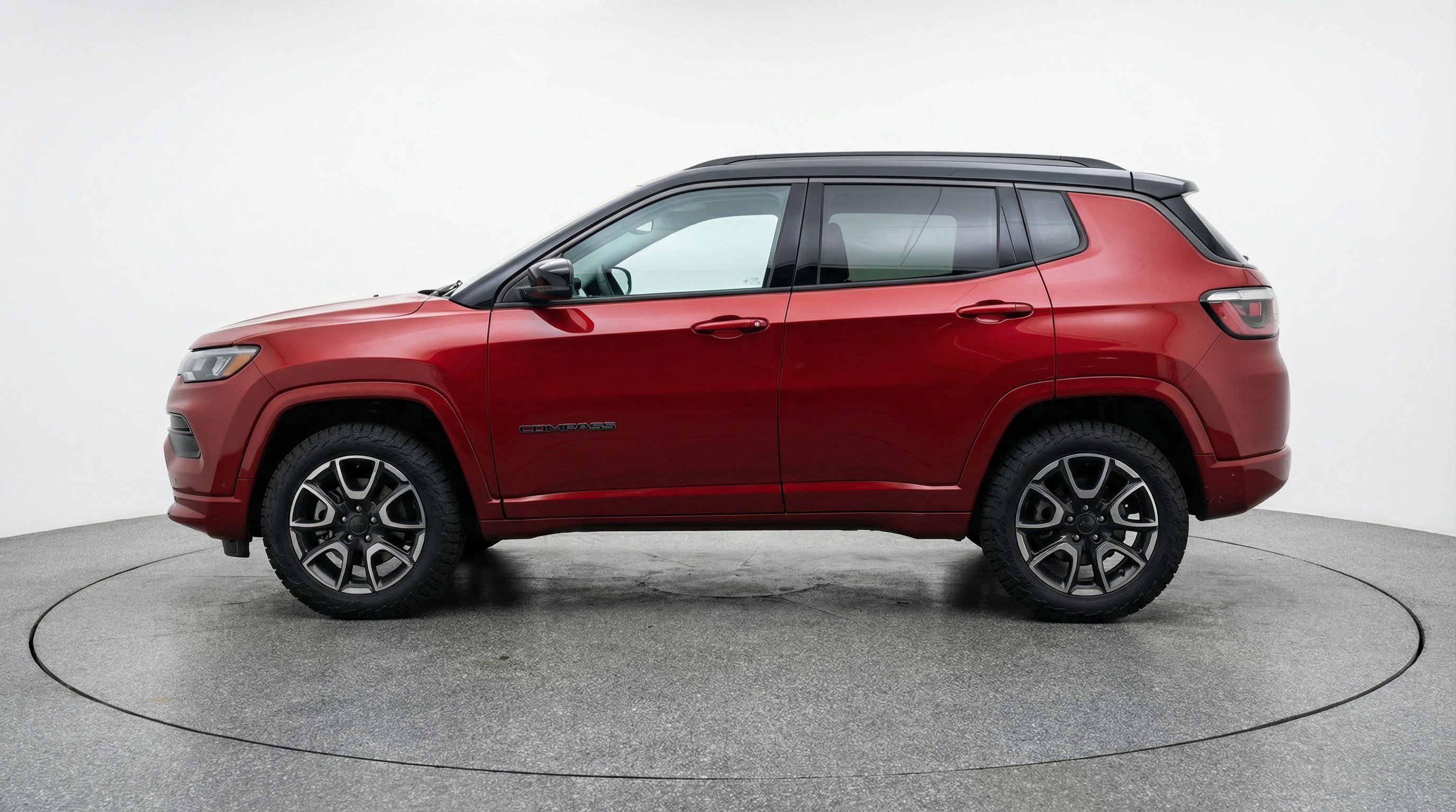 Used 2025 Jeep Compass Trailhawk image 5