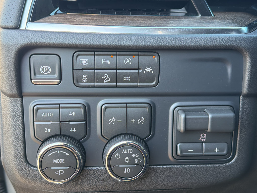 New 2026 Chevrolet Suburban High Country AWD/4WD image 15