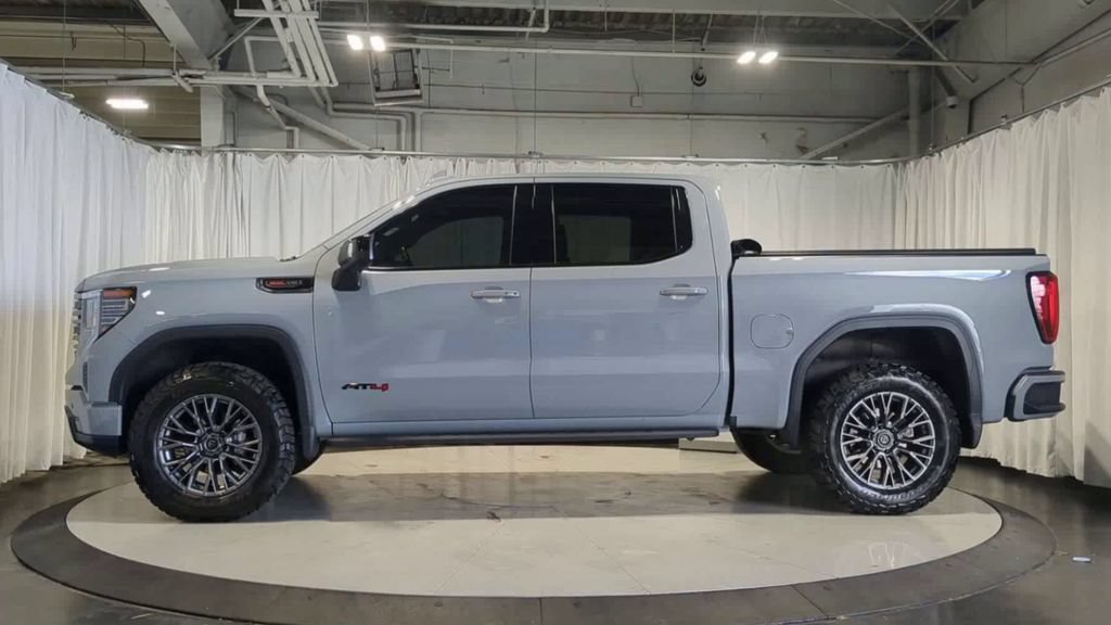 Used 2025 GMC Sierra 1500 AT4 w/ AT4 Premium Package AWD/4WD image 5