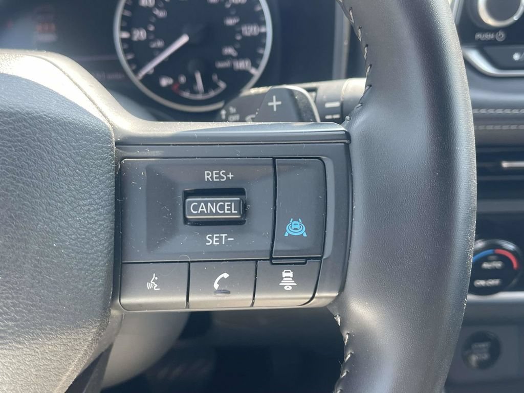 Used 2025 Nissan Rogue SV FWD image 24