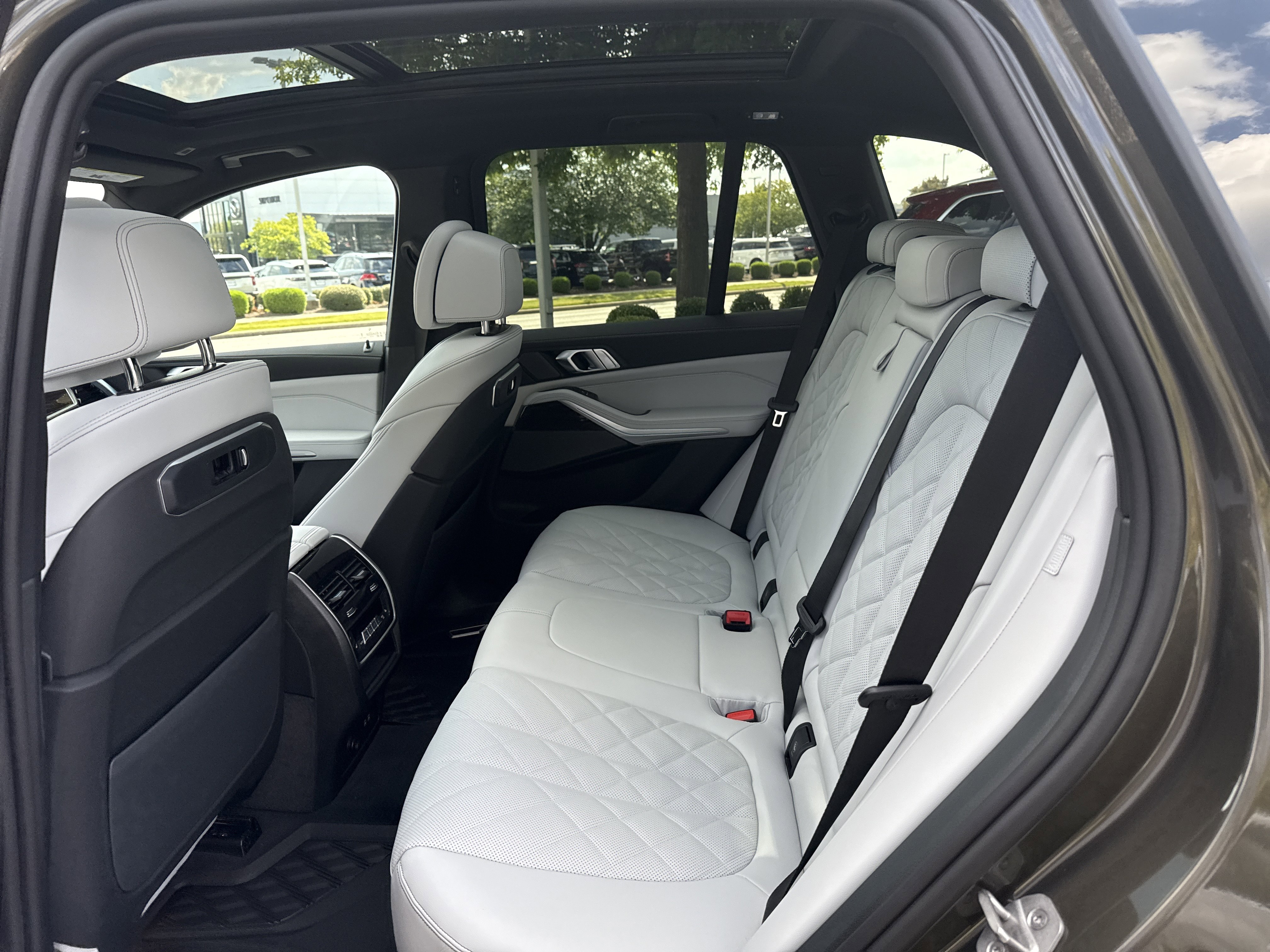 New 2026 BMW X5 xDrive50e w/ Climate Comfort Package image 11