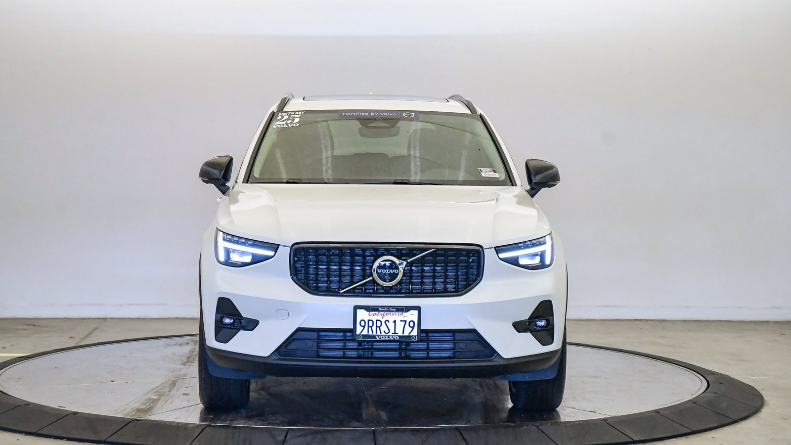Certified 2025 Volvo XC40 B5 Plus w/ Climate Package image 6