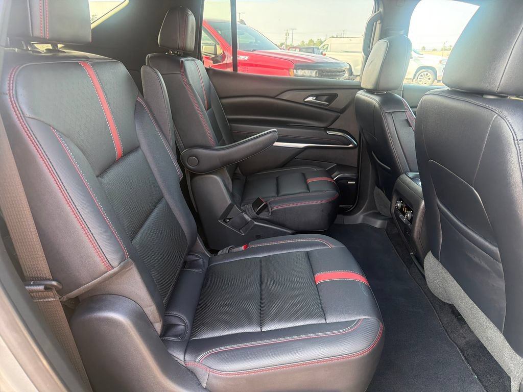 Used 2025 Chevrolet Traverse RS AWD/4WD image 29