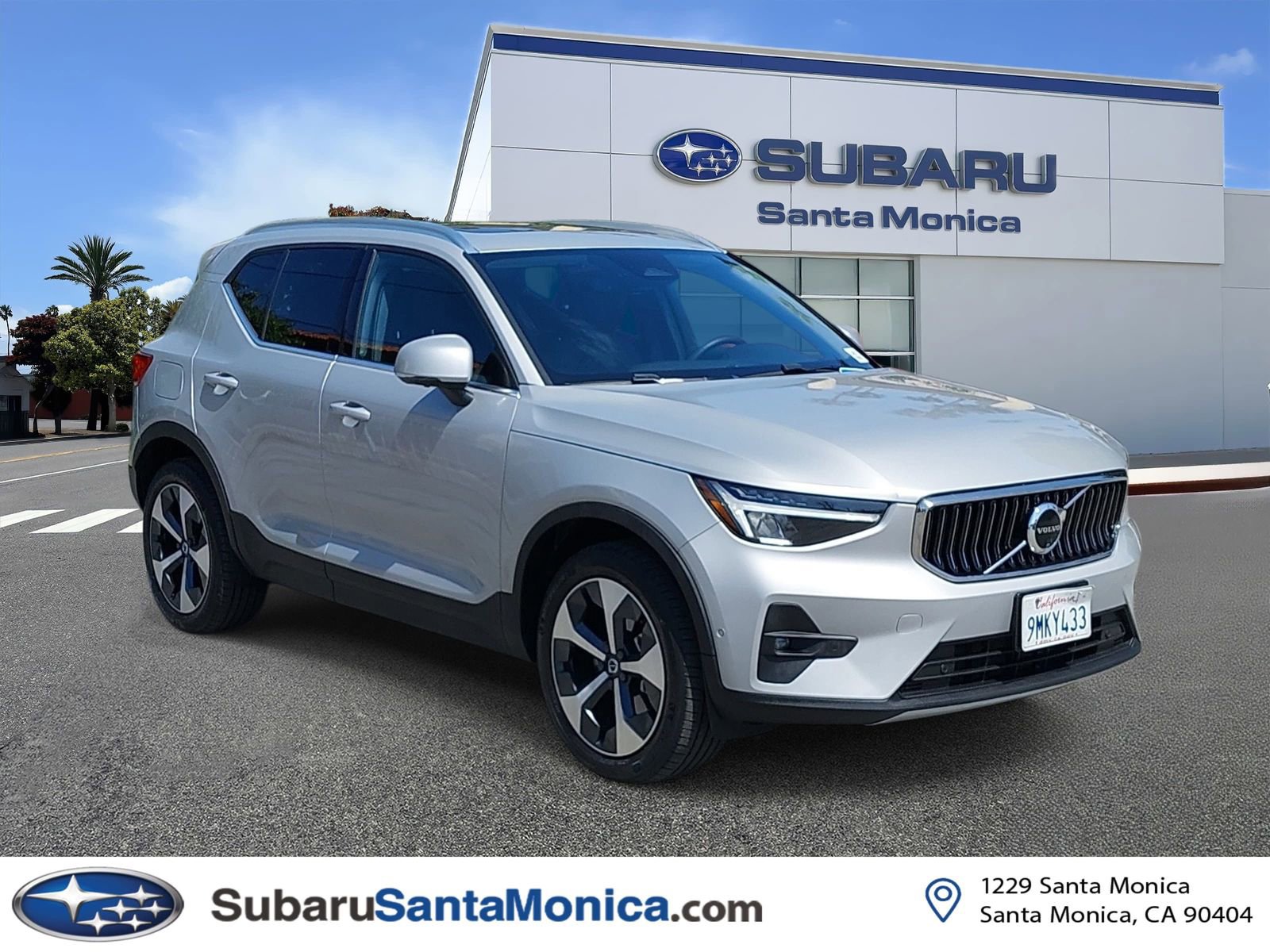 Used 2024 Volvo XC40 B5 Plus AWD/4WD image 1