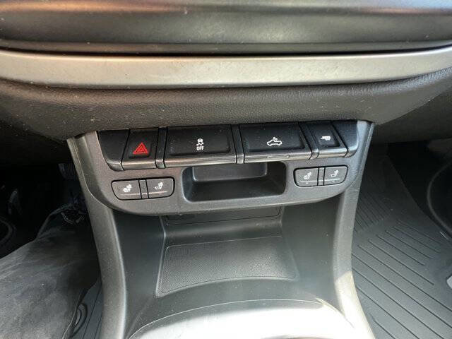 Used 2022 Chevrolet Colorado LT w/ Luxury Package image 18