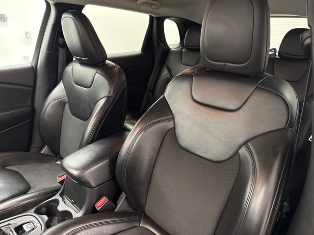 Used 2020 Jeep Cherokee Latitude Plus AWD/4WD image 17