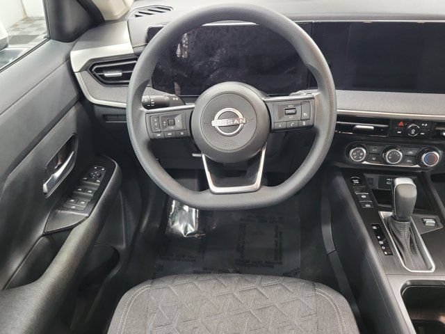Used 2025 Nissan Kicks SV FWD image 16