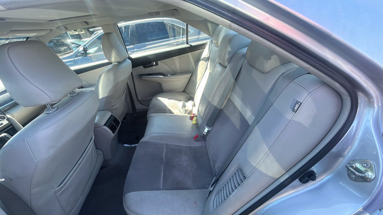 Used 2014 Toyota Camry XLE w/ Leather Package FWD image 4